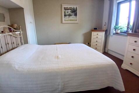 Bed 1.jpg