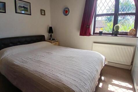 Bed 2.jpg