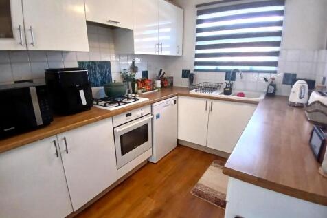 Kitchen 2.jpg