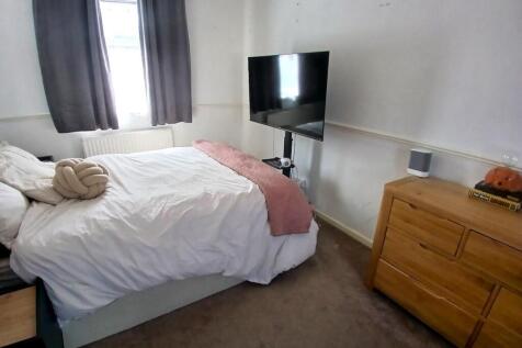 Bed 1.jpg
