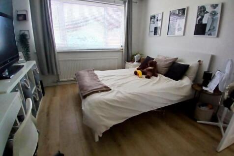 Bed 2.jpg