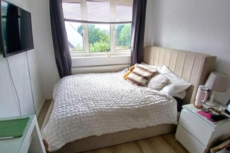 Bed 6.jpg