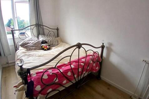 Bed 5.jpg