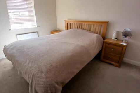 Bed 1.jpg