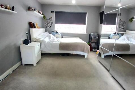 Bed 2.jpg