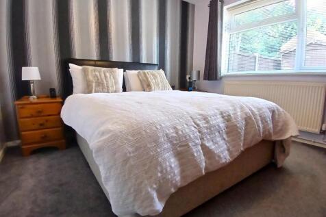 Bed 1.jpg
