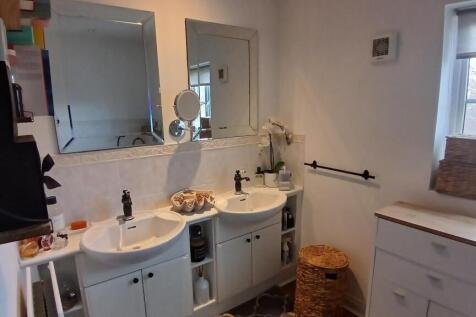 En Suite Master 3.jpg
