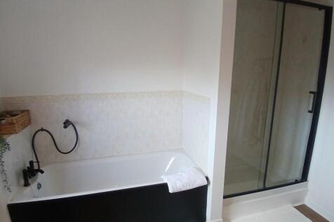 Master En Suite 2.jpg
