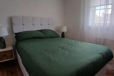 Bed 4.jpg