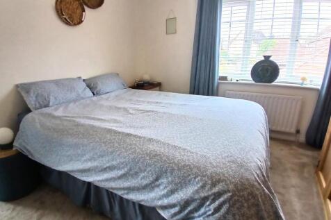 Bed 1.jpg