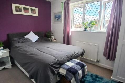 Bed 2.jpg