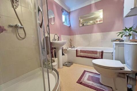 Bathroom.jpg