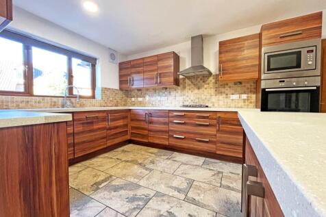 Kitchen2.jpg