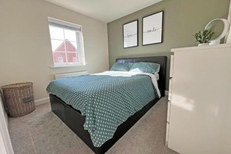 Bed 2.jpg