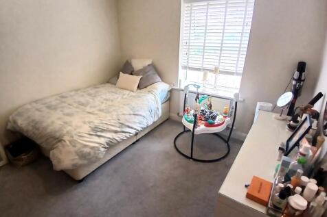 Bed 2.jpg