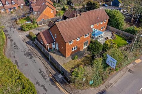 14HavercroftClose-3.jpg