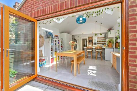 1RamsburyRoad-32 bi fold.jpg