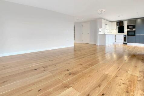Unfurnished living / kitchen