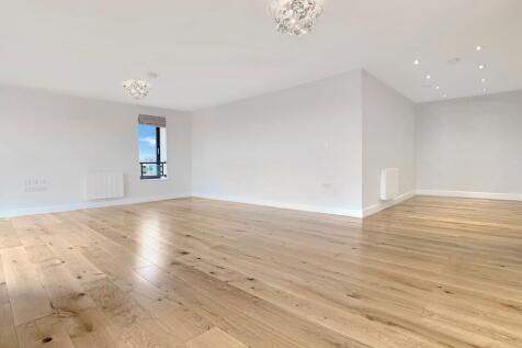Unfurnished Living / Dining Area