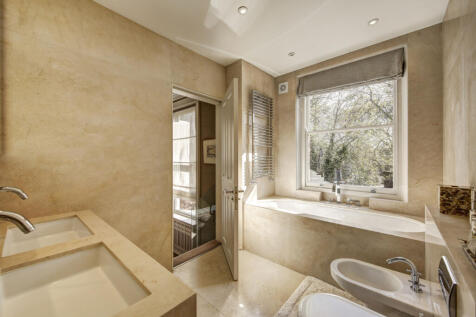 Principal Bathroom