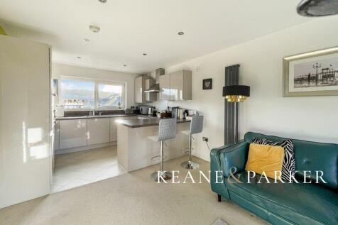 Living &amp; Kitchen