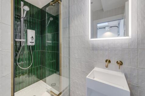 BATHROOM 1.jpg