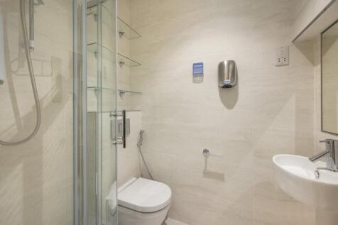 bathroom 1.jpg