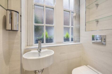 bathroom 2.jpg