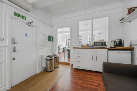 pantry 1.jpg