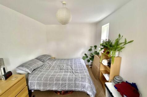 Dual aspect double bedroom