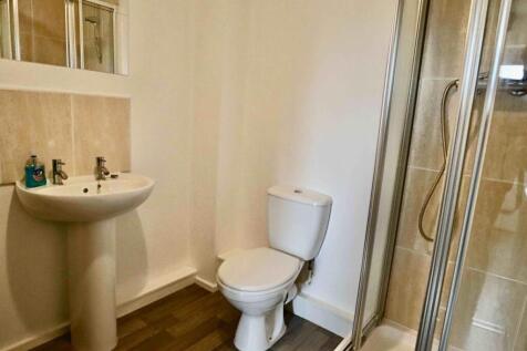 Modern shower room (rear)