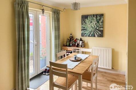 DINING ROOM.jpg