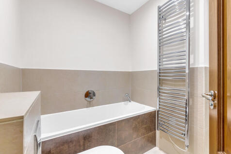 Cobham flat B-9