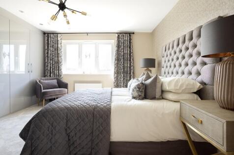 Main bedroom with plenty of space for wardrobes