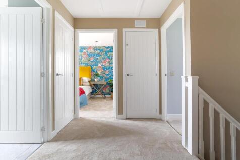 Bright and spacious landing
