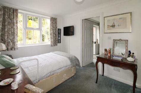 BEDROOM.JPG