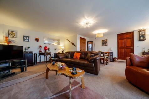 SITTING/DINING ROOM