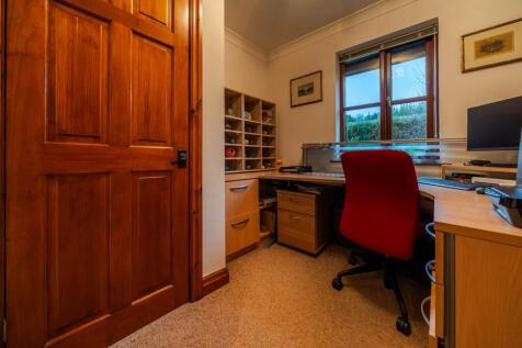 BEDROOM/STUDY