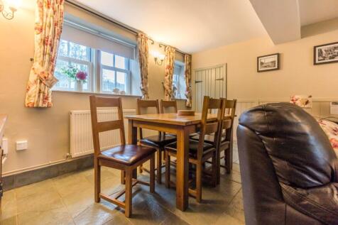 SITTING/DINING ROOM
