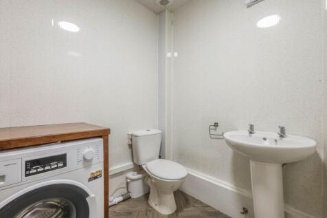 DOWNSTAIRS W.C./UTILITY