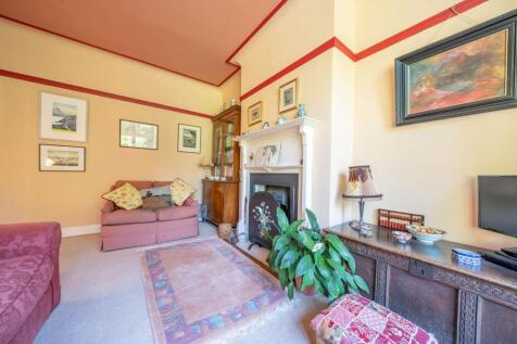 SITTING ROOM/LOUNGE