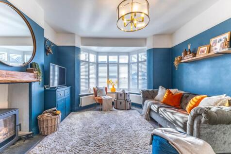 KITCHEN / LIVING AREA