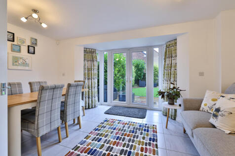 Sunroom/dining room