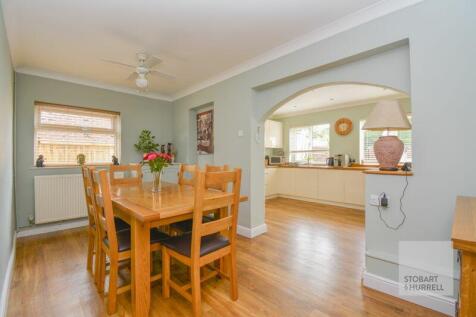 Dining into Kitchen 
