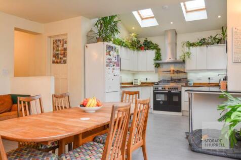 Dining into Kitchen 