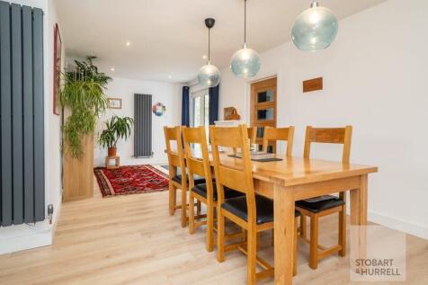 Dining to Entrance
