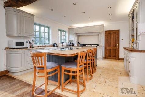 Kitchen Breakfast Bar