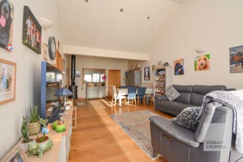 Lounge to Dining Area 