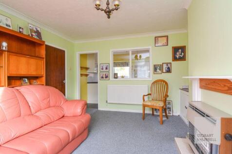 Lounge to Kitchen 