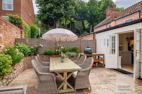 Alfresco Dining